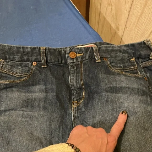 Gap denim skirt with 2 front & 2 back pockets. - Picture 9 of 9